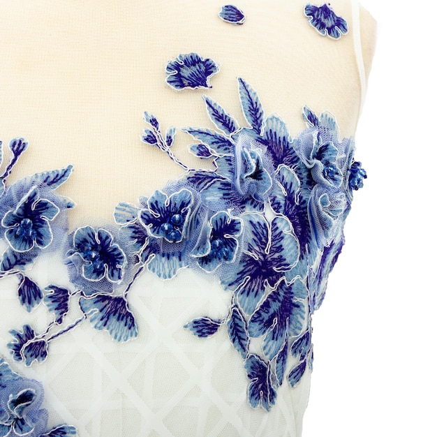 kvetinová výšivka na blúzke